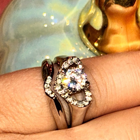 Lab created diamond 💎 18k white gold plated size 7 band and ring 💍 - Picture 2 of 8